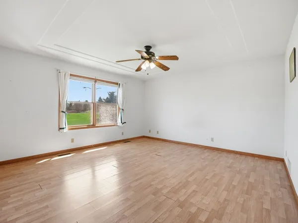 $299,000 | 1730 Pebblewood Court, Sycamore, IL 60178