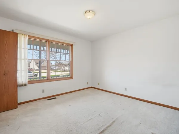 $299,000 | 1730 Pebblewood Court, Sycamore, IL 60178