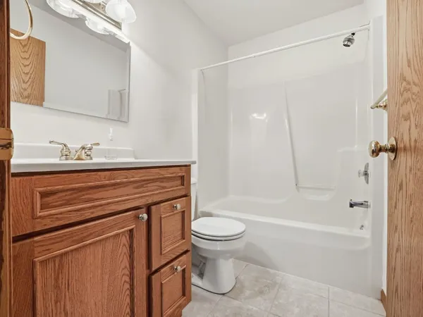 $299,000 | 1730 Pebblewood Court, Sycamore, IL 60178