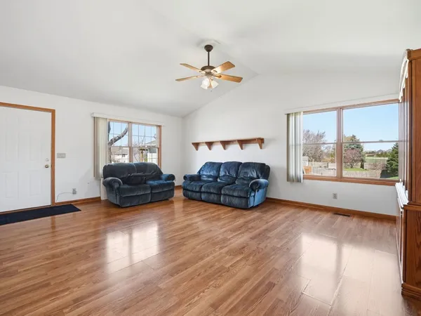 $299,000 | 1730 Pebblewood Court, Sycamore, IL 60178