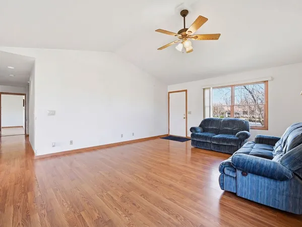 $299,000 | 1730 Pebblewood Court, Sycamore, IL 60178