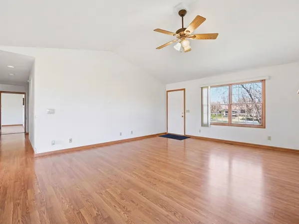 $299,000 | 1730 Pebblewood Court, Sycamore, IL 60178