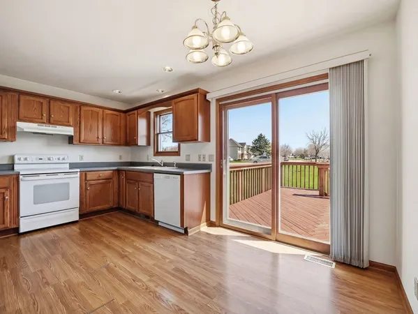 $299,000 | 1730 Pebblewood Court, Sycamore, IL 60178