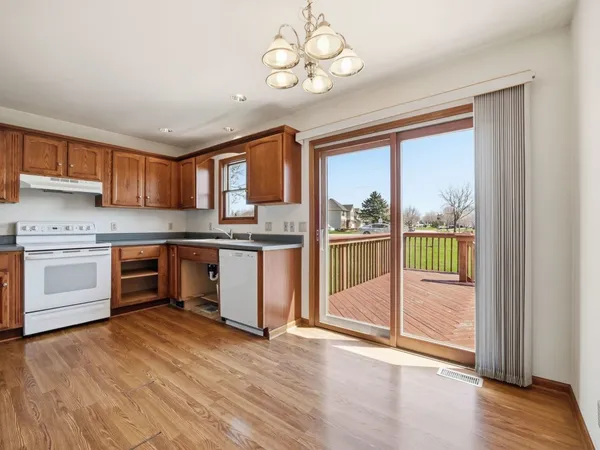 $299,000 | 1730 Pebblewood Court, Sycamore, IL 60178