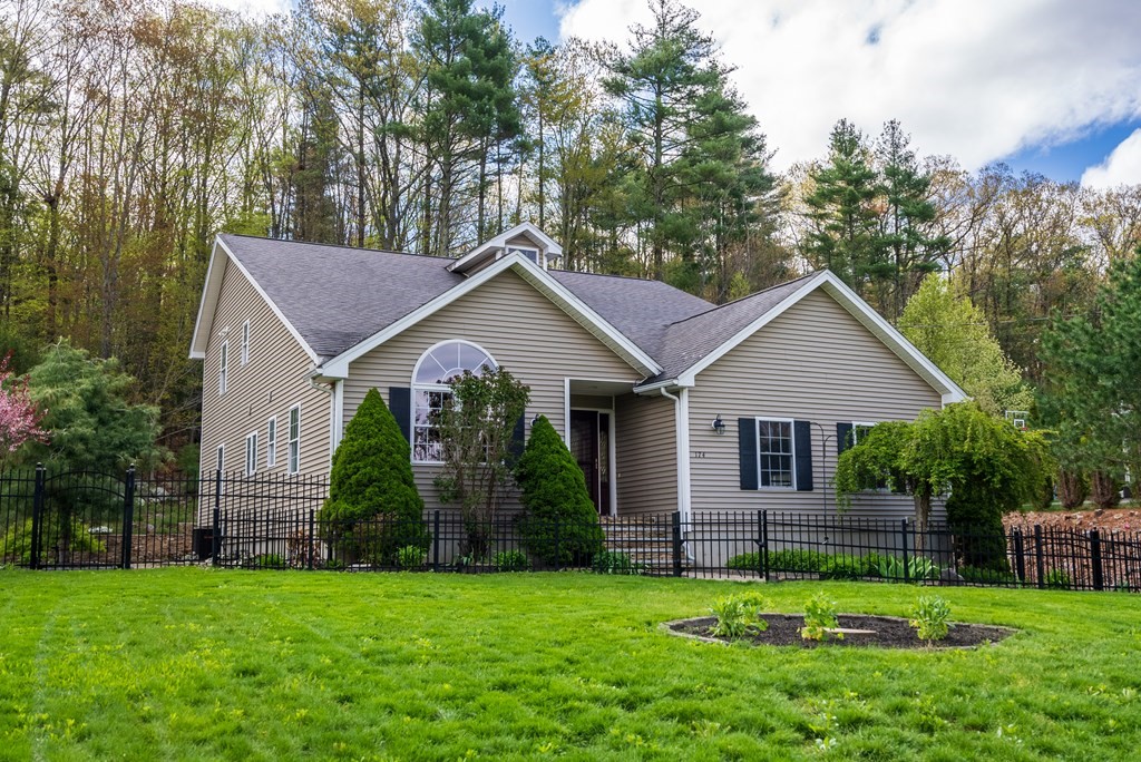 174 New Boston Road Sturbridge, MA 01566 - Photo 1 of 41