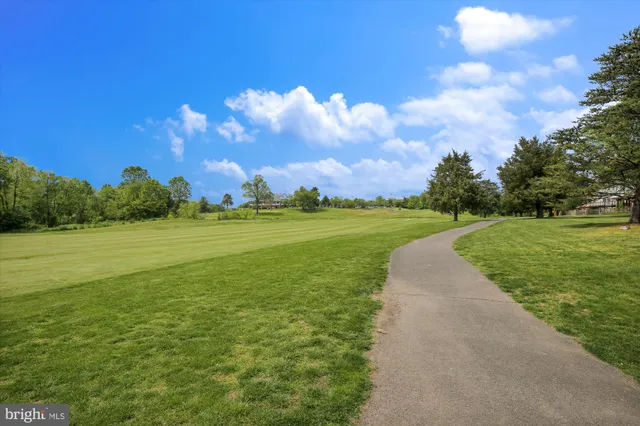 $725,500 | 25857 Kirkwood Square, Chantilly, VA 20152