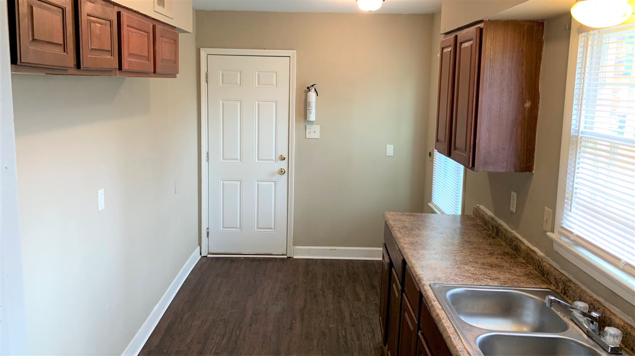 419 Stoneham Road Memphis, TN 38109 - Photo 10 of 18