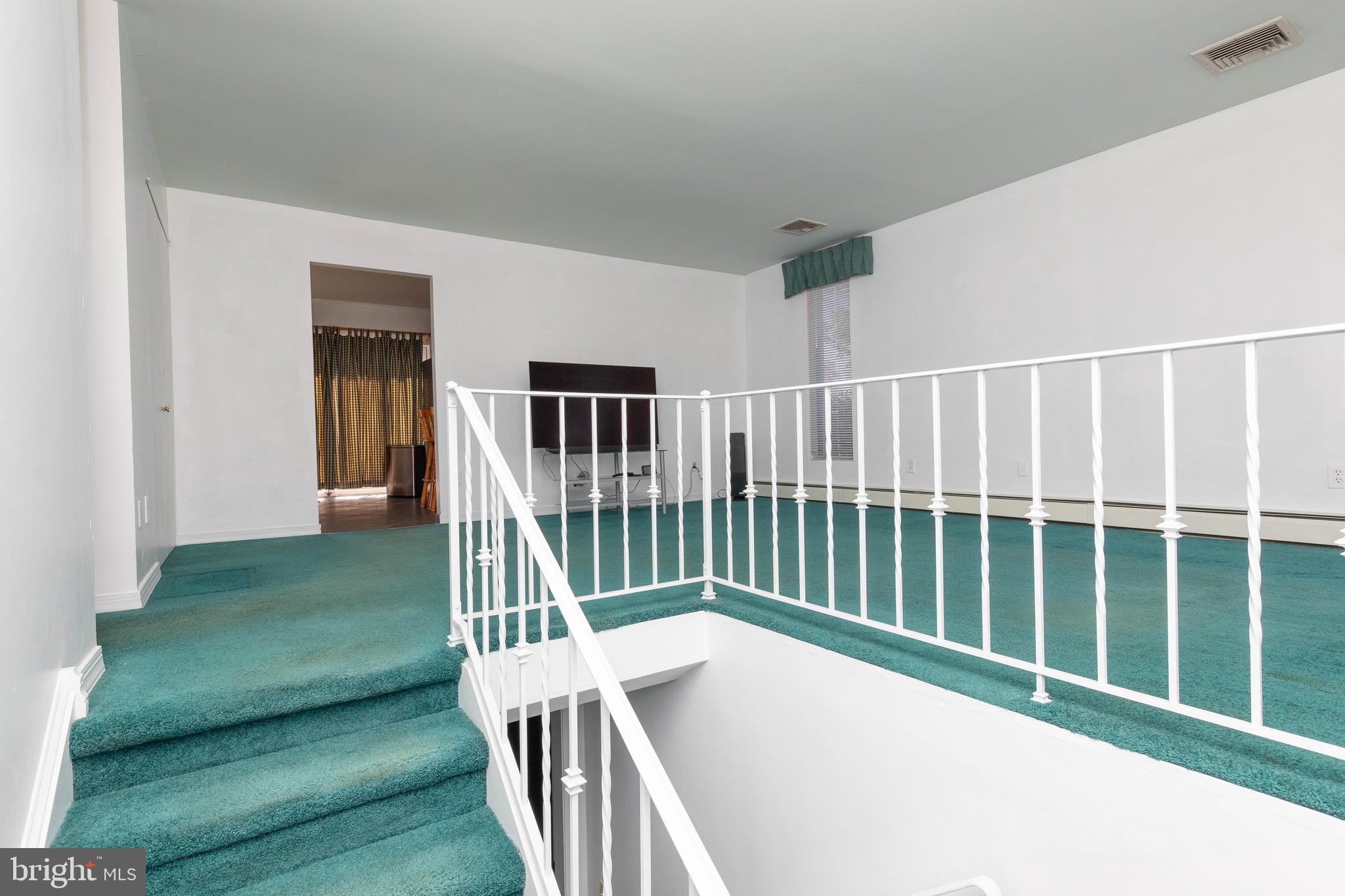 614 Cheswick Road Philadelphia, PA 19128 - Photo 4 of 28 Entrance from front door