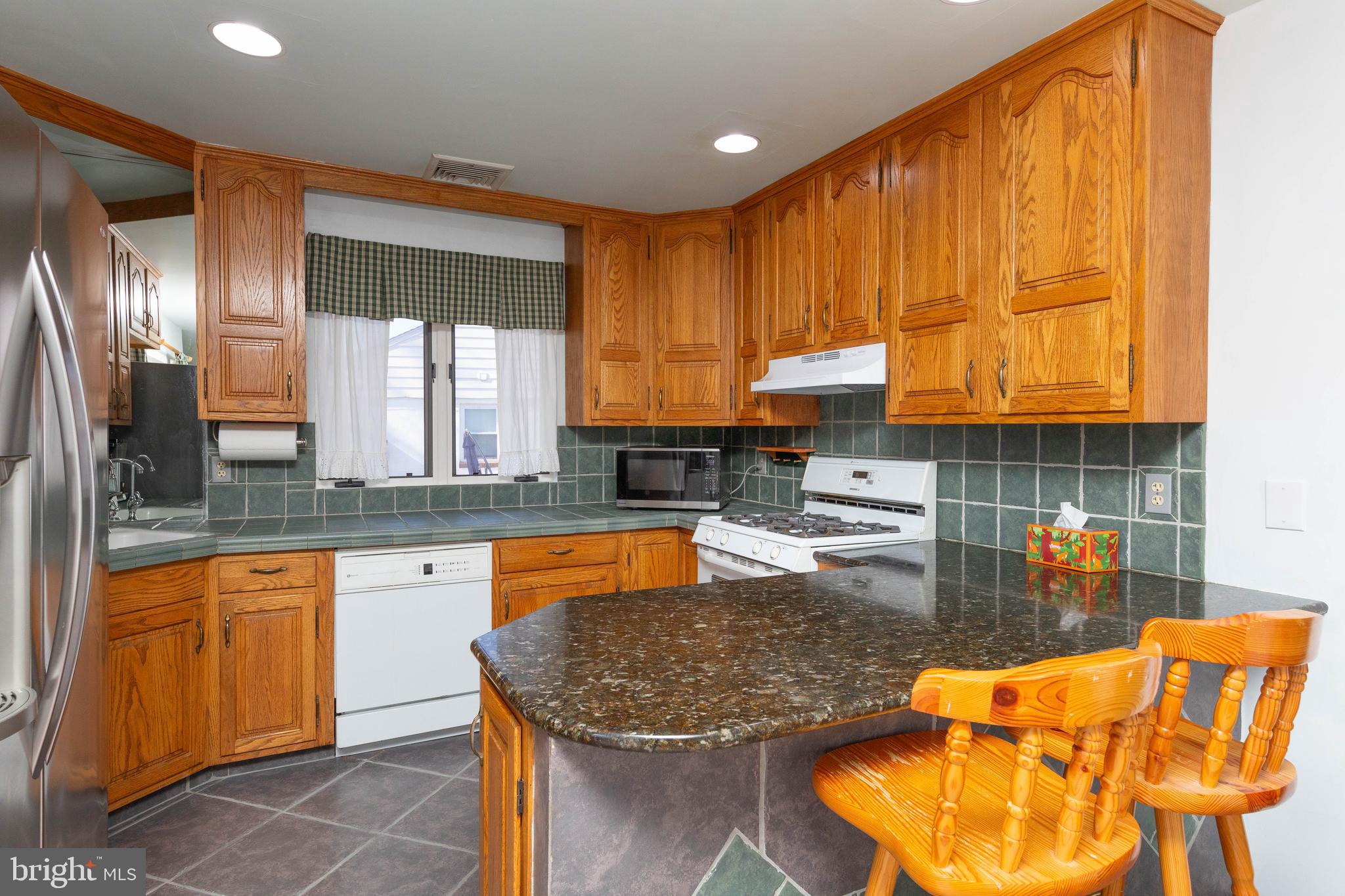 614 Cheswick Road Philadelphia, PA 19128 - Photo 8 of 28 Eat in kitchen