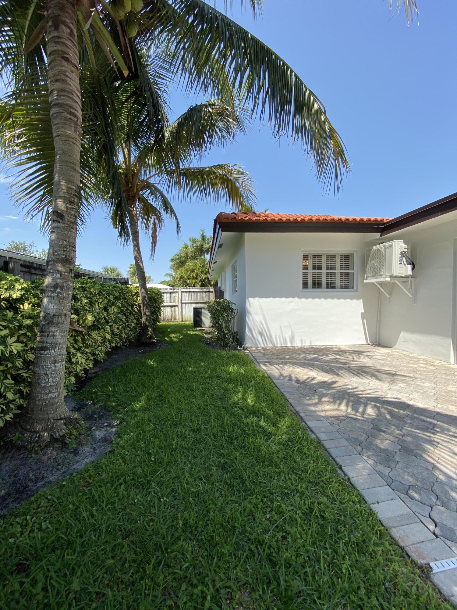 3860 Northeast 22nd Way Lighthouse Point, FL 33064 - Photo 54 of 60 IMG_8142