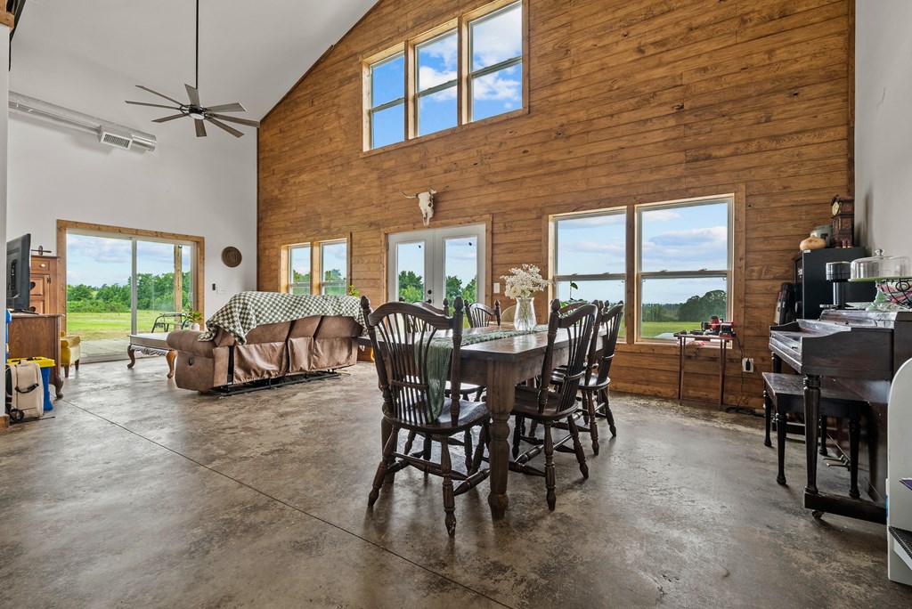129 Hayes Road Mauk, GA 31058 - Photo 16 of 45 Soaring ceilings in living area
