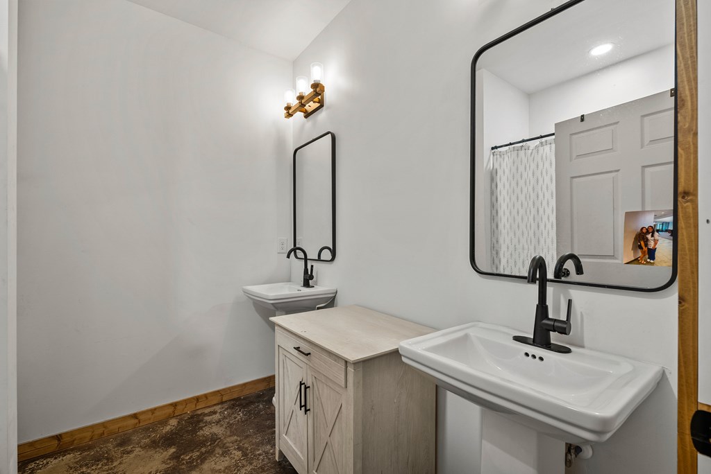 129 Hayes Road Mauk, GA 31058 - Photo 4 of 45 Primary bathroom