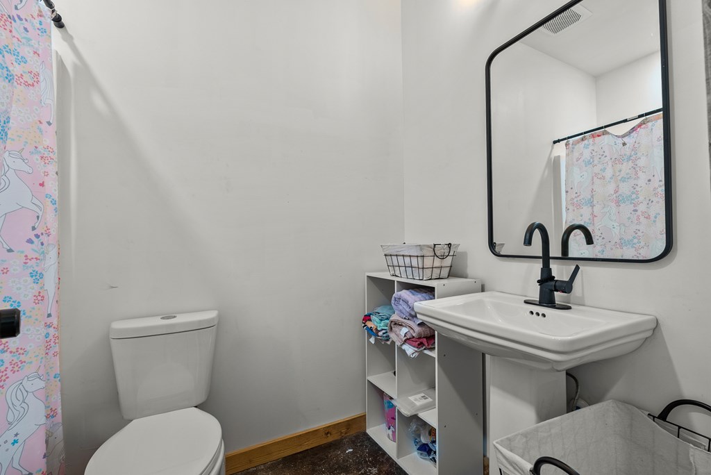129 Hayes Road Mauk, GA 31058 - Photo 9 of 45 Guest Bathroom
