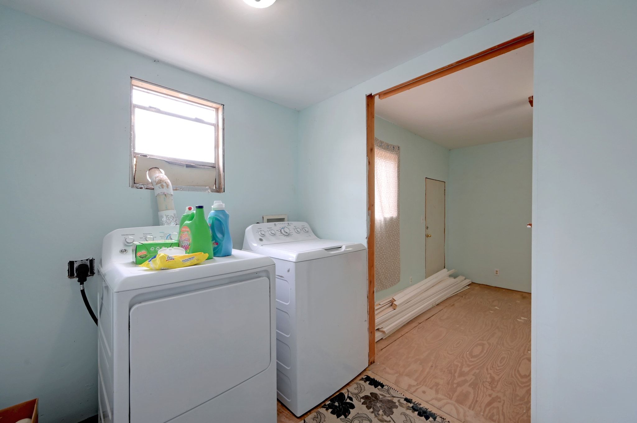 4598 Highway 173 Devine, TX 78016 - Photo 15 of 40 Washroom featuring washer and clothes dryer