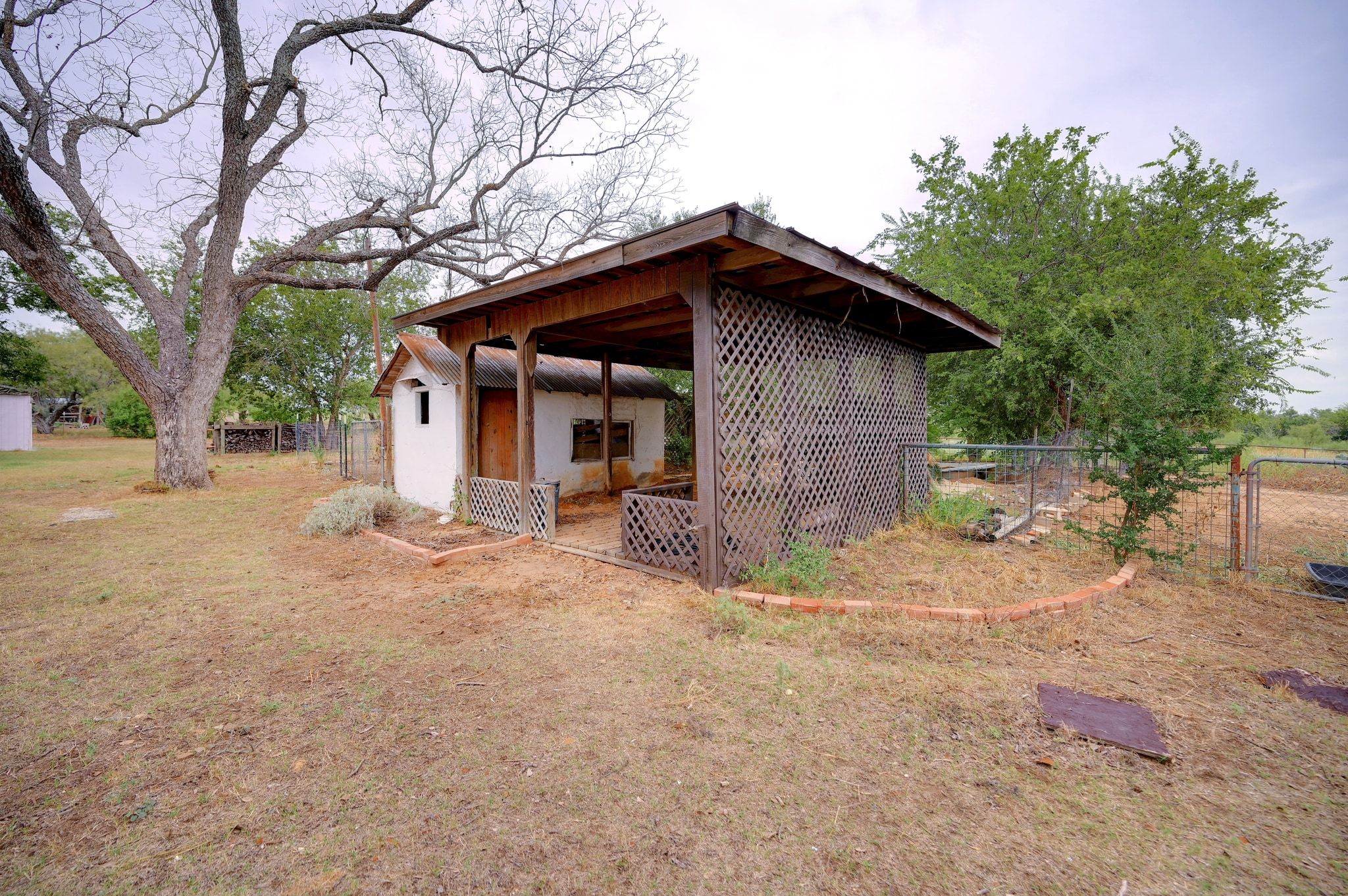 4598 Highway 173 Devine, TX 78016 - Photo 18 of 40 View of outdoor structure