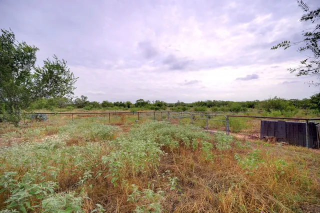 $325,000 | 4598 Highway 173, Devine, TX 78016