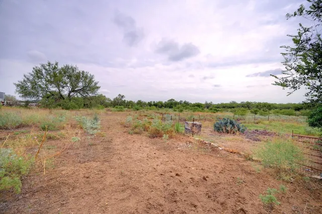 $325,000 | 4598 Highway 173, Devine, TX 78016