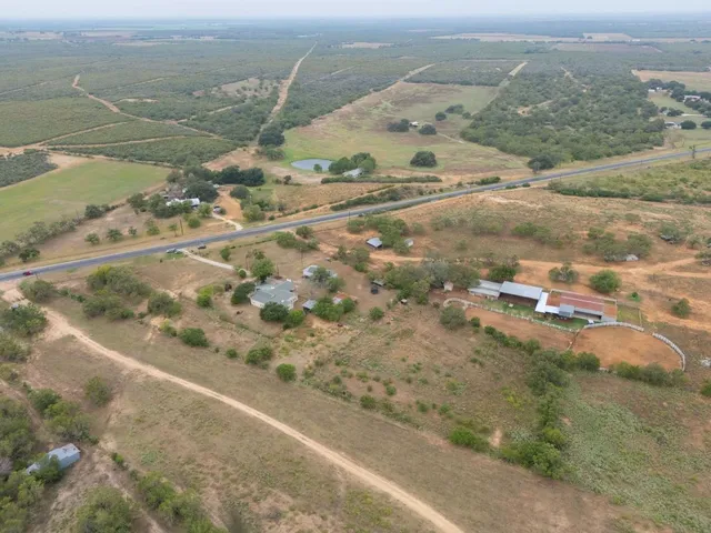 $325,000 | 4598 Highway 173, Devine, TX 78016