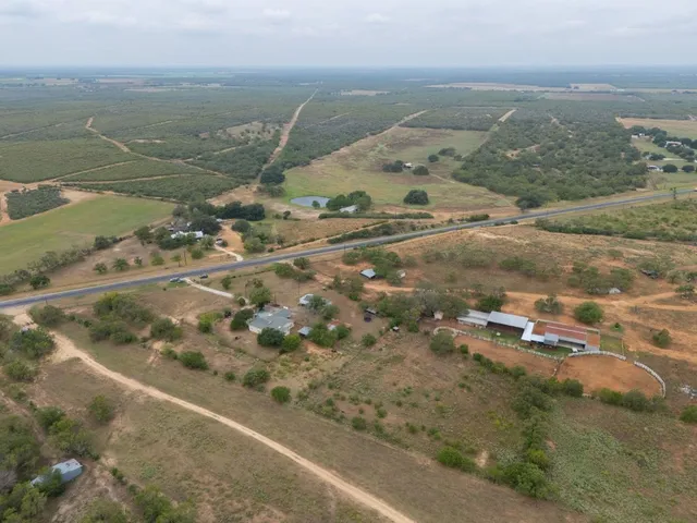 $325,000 | 4598 Highway 173, Devine, TX 78016