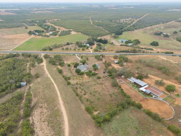 $299,750 | 4598 Highway 173, Devine, TX 78016