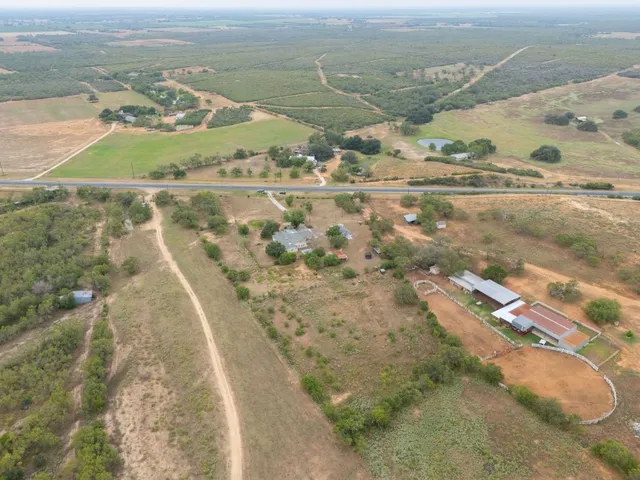$325,000 | 4598 Highway 173, Devine, TX 78016
