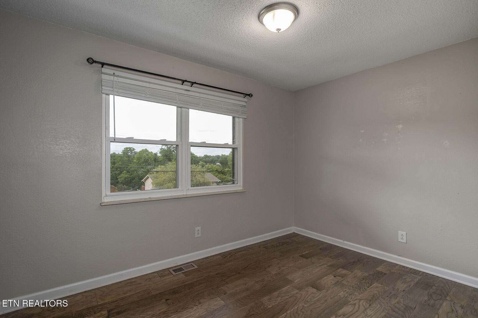 7753 Cranley Road Powell, TN 37849 - Photo 24 of 43 24_CranleyRoad_7753_Bedroom02_01