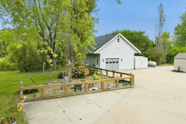 $349,900 | W350 County Rd H, Fremont, WI 54940