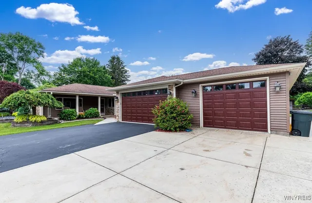 $700,000 | 22 Highland Drive, East Aurora, NY 14052