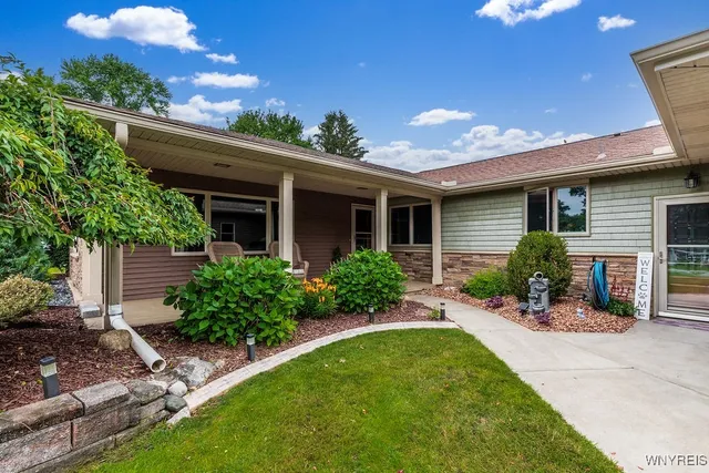 $700,000 | 22 Highland Drive, East Aurora, NY 14052