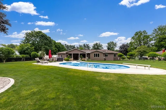$700,000 | 22 Highland Drive, East Aurora, NY 14052