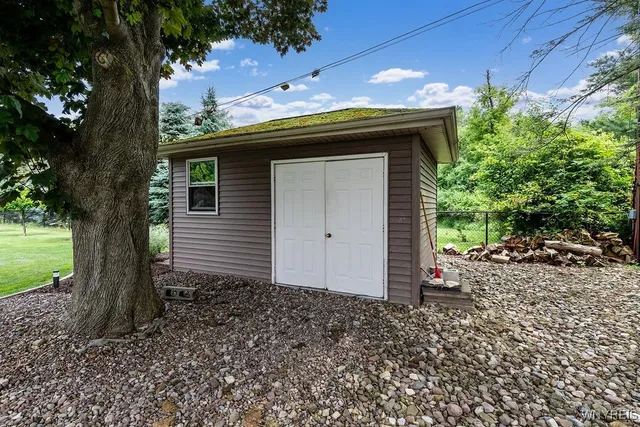 $700,000 | 22 Highland Drive, East Aurora, NY 14052