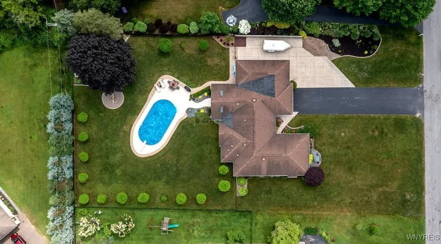 $700,000 | 22 Highland Drive, East Aurora, NY 14052