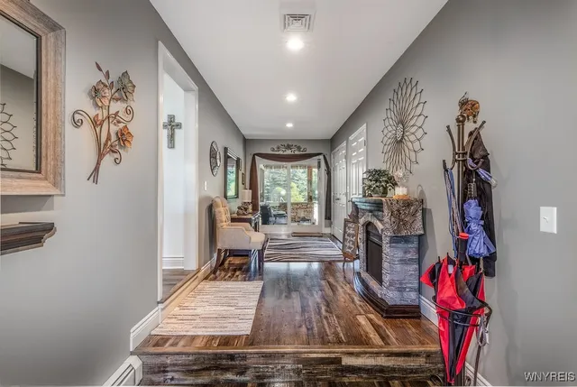 $700,000 | 22 Highland Drive, East Aurora, NY 14052