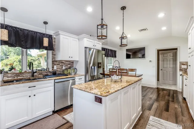 $700,000 | 22 Highland Drive, East Aurora, NY 14052