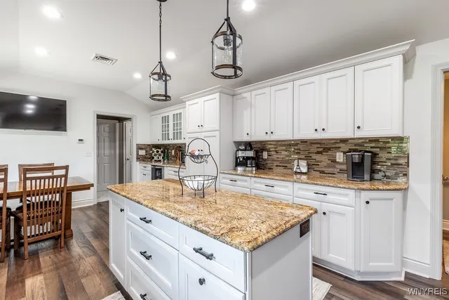 $700,000 | 22 Highland Drive, East Aurora, NY 14052