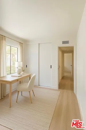 $3,350 | 18350 Hatteras Street, Unit 256, Tarzana, CA 91356