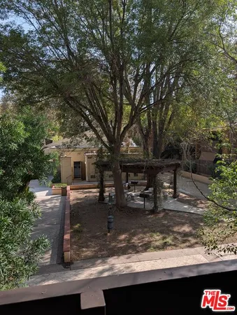 $3,350 | 18350 Hatteras Street, Unit 256, Tarzana, CA 91356