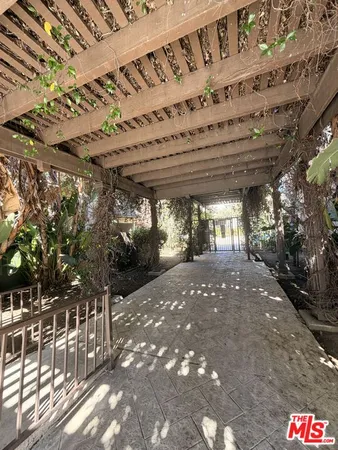 $3,350 | 18350 Hatteras Street, Unit 256, Tarzana, CA 91356