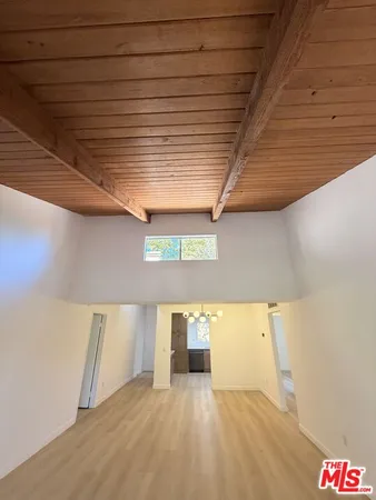 $3,350 | 18350 Hatteras Street, Unit 256, Tarzana, CA 91356