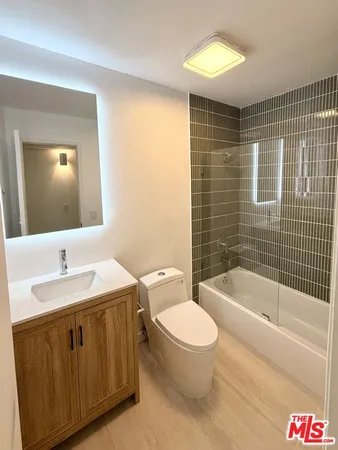 $3,350 | 18350 Hatteras Street, Unit 256, Tarzana, CA 91356