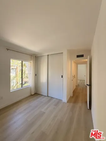 $3,350 | 18350 Hatteras Street, Unit 256, Tarzana, CA 91356