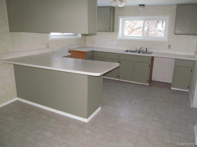 2803 Simpson Drive Rochester, MI 48309 - Photo 9 of 25 264-015197 - Kitchen (5).JPG