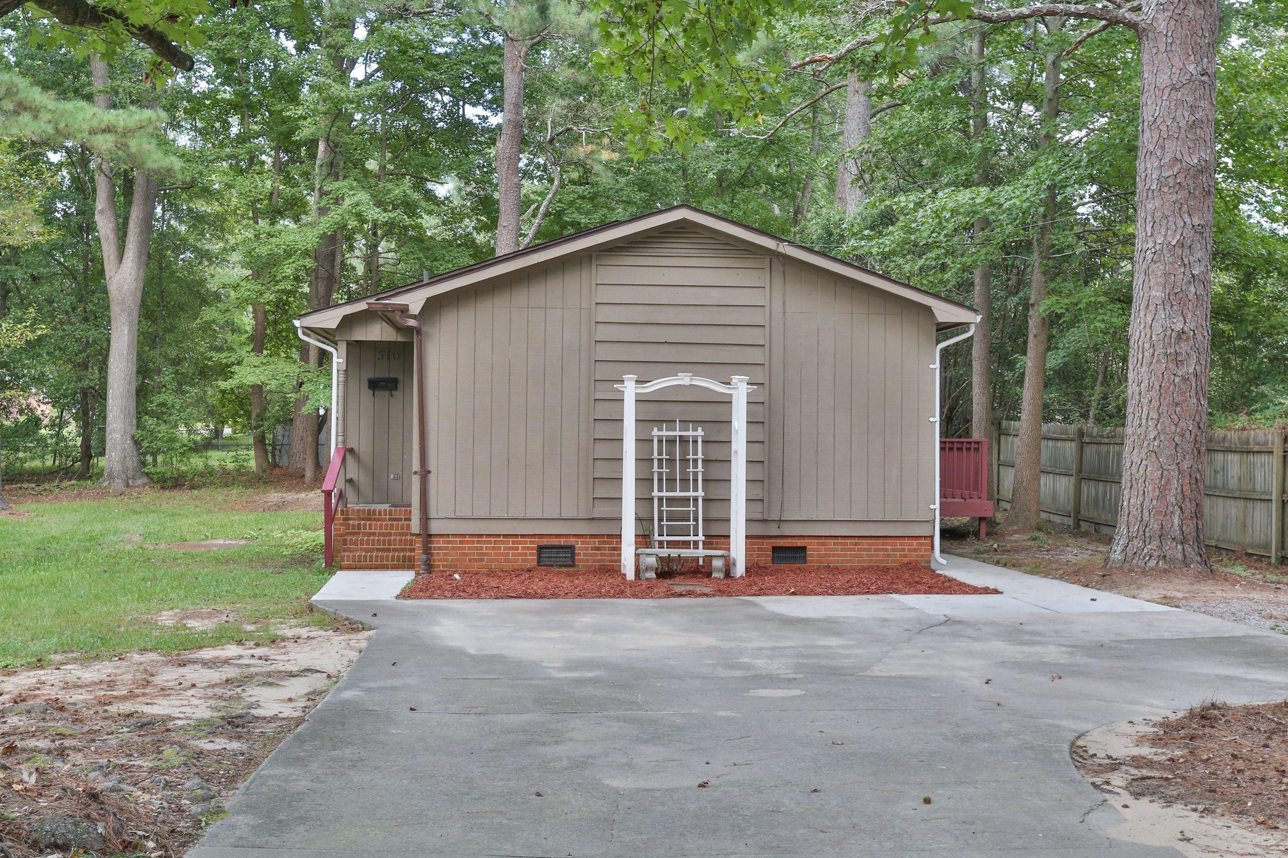 310 Elizabeth Avenue Rockingham, NC 28379 - Photo 2 of 21 R0X6NiuA