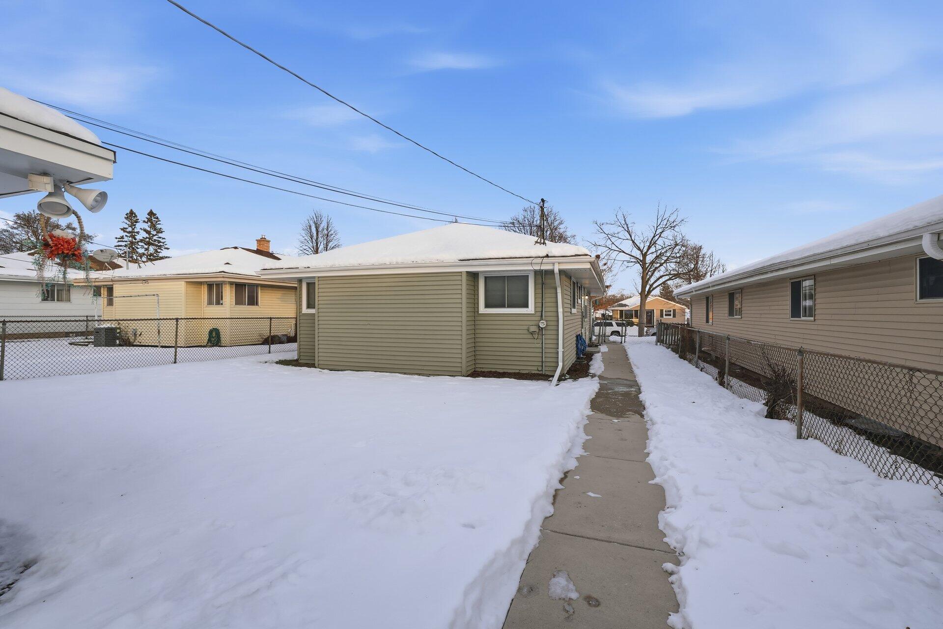 5761 North 97th Street Milwaukee, WI 53225 - Photo 23 of 24 023_ACAM3185