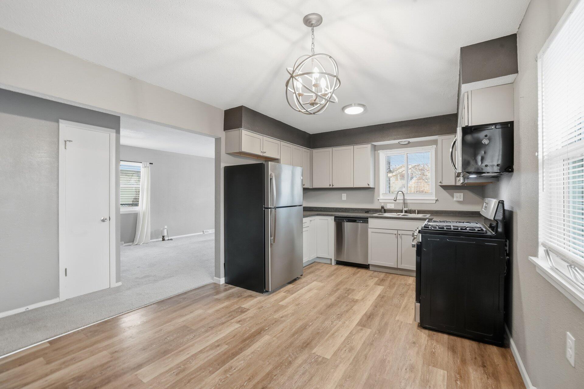 5761 North 97th Street Milwaukee, WI 53225 - Photo 4 of 24 008_ACAM3146