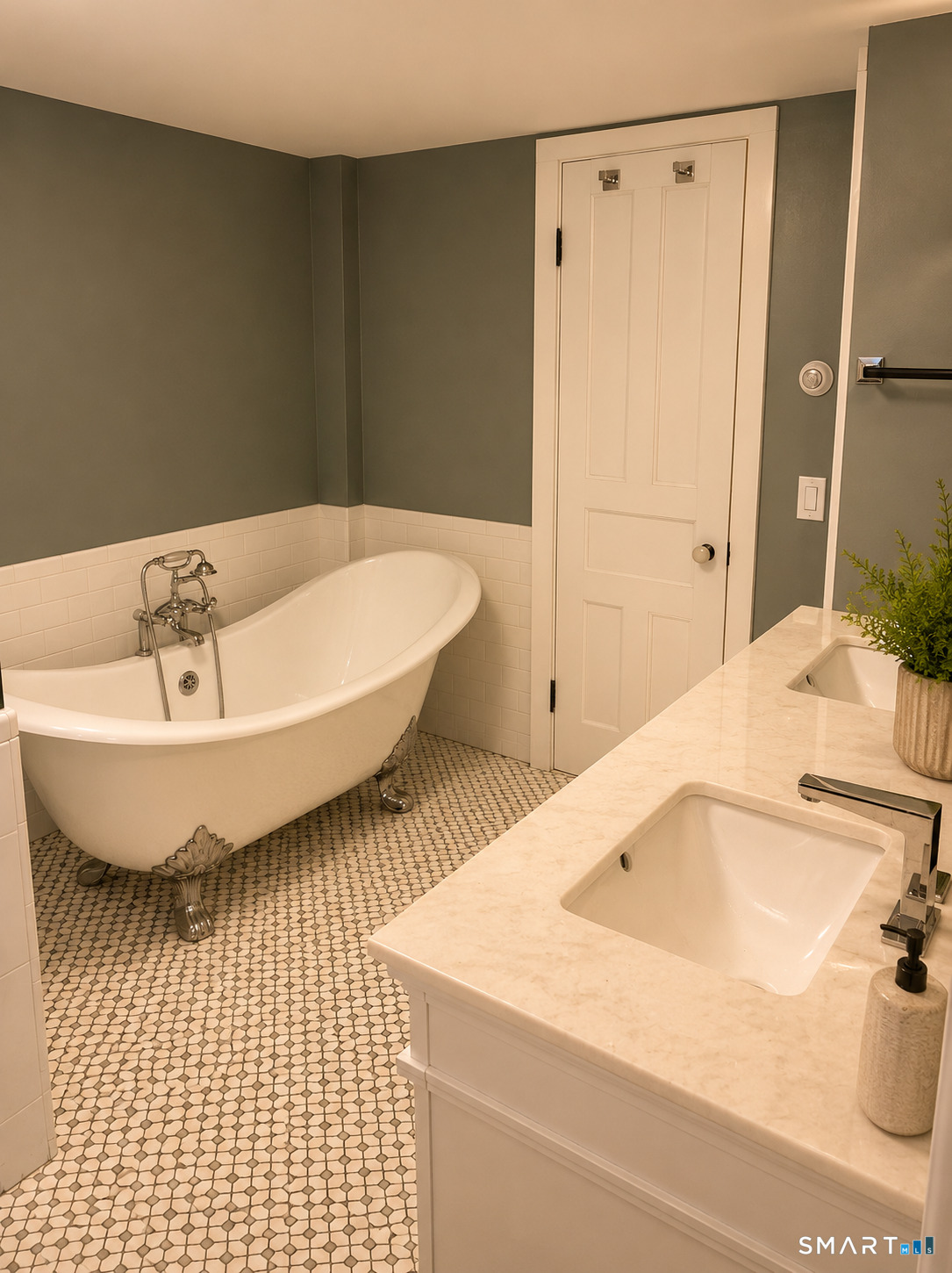 56 Benedict Road Morris, CT 06763 - Photo 8 of 25 Gallery Image 8
