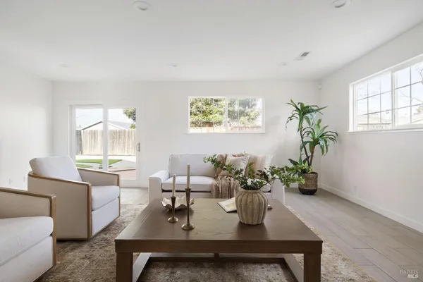 $1,249,000 | 1109-1111 St Vincent Court, Petaluma, CA 94954