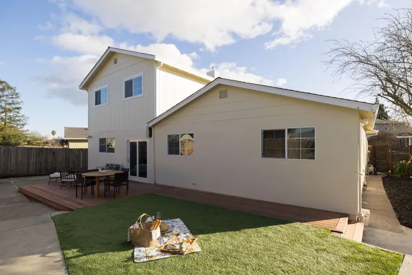 $1,249,000 | 1109-1111 St Vincent Court, Petaluma, CA 94954