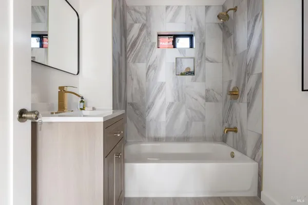 $1,249,000 | 1109-1111 St Vincent Court, Petaluma, CA 94954