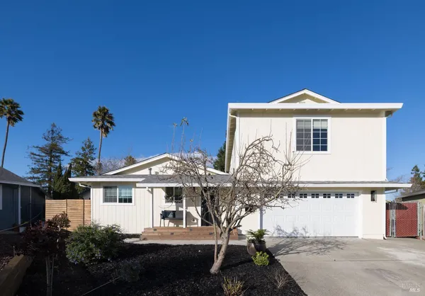 $1,249,000 | 1109-1111 St Vincent Court, Petaluma, CA 94954